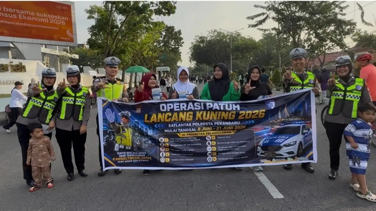 Satlantas Polresta Pekanbaru saat melaksanakan sosialisasi kepada masyarakat, Ahad (7/6/2026). (Satlantas Polresta Pekanbaru)