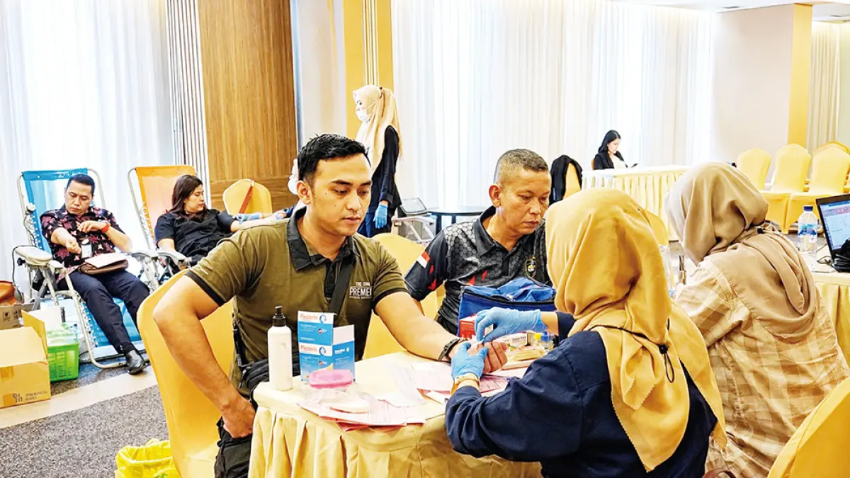 Aksi donor darah Zuri Hotel Mana­gement Pe­kanbaru pada tahun lalu. Rencananya, Zuri Hotel Management Pekanbaru akan kembali menggelar donor darah pada Kamis  (11/6/2026) mendatang di The Premiere Hotel Pekanbaru. (Zuri Hotel Management Pekanbaru untuk Riau Pos)
