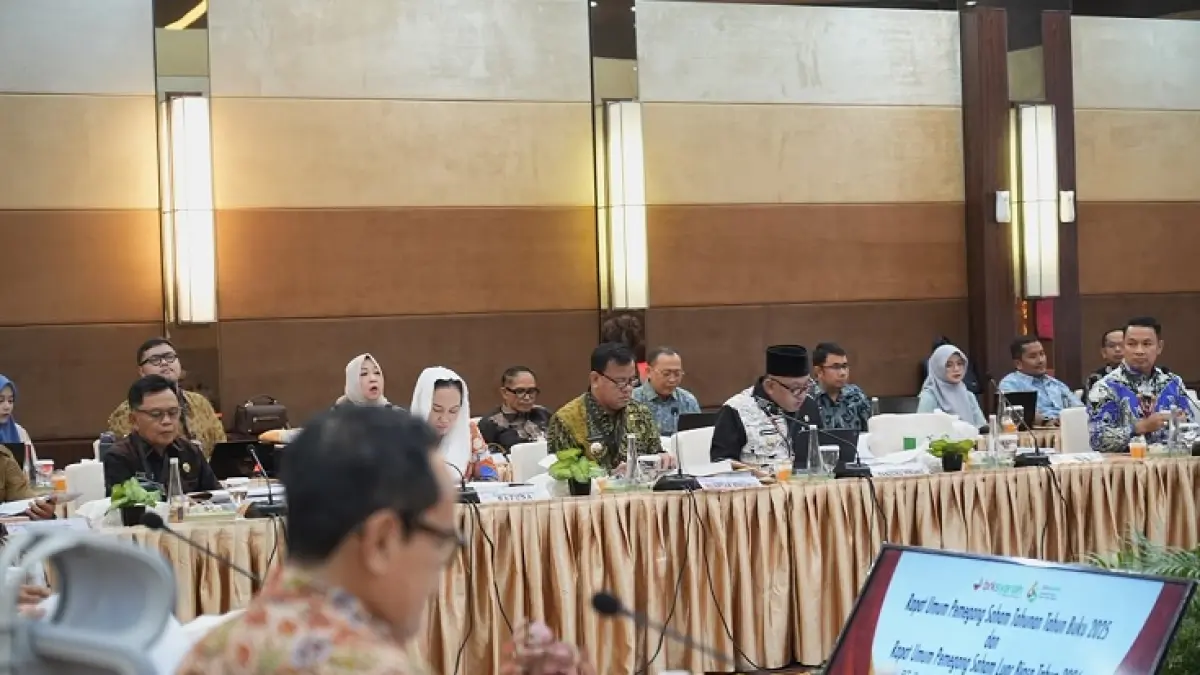 Bupati Kuansing H Suhardiman Amby mengikuti RUPS dan RUPSLB BRK Syariah, Senin (8/6/2026) di Pekanbaru. (Diskominfo Kuansing)