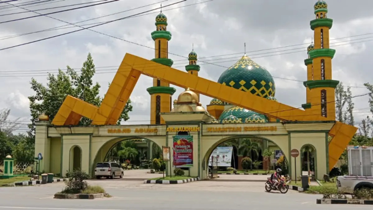 Masjid Agung Ar Raudha Kuansing menjadi salah satu tempat cabang lomba MTQ Riau 2026. ( Desriandi Candra/Riaupos.co)