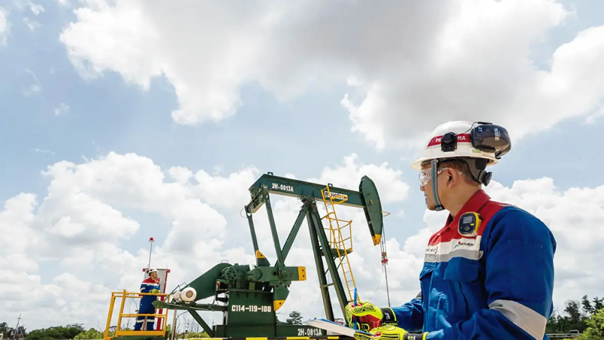 Perwira PHR Zona Rokan saat melaksanakan aktivitas di lapangan Duri Field dalam mendukung ketahanan energi, baru-baru ini. (PHR UNTUK RIAU POS)
