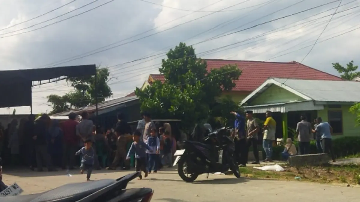 Rumah duka salah seorang korban lakalantas di Tol Pekanbaru-Dumai, di Jalan Lintas Kecamatan, Bagansiapiapi, Senin (8/6/2026). (Zulfadhli/Riaupos.co).