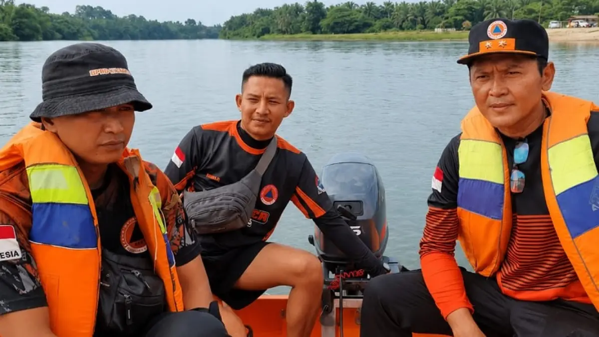 Tim gabungan&nbsp; terus melakukan pencarian terhadap Cepi Ahmad Munawar (32), korban tenggelam di aliran Sungai Kampar, tepatnya di sekitar Pulau Kosiok, Desa Muara Jalai, Kecamatan Kampar Utara, Senin (8/6/2026). (BPBD untuk Riaupos.co)