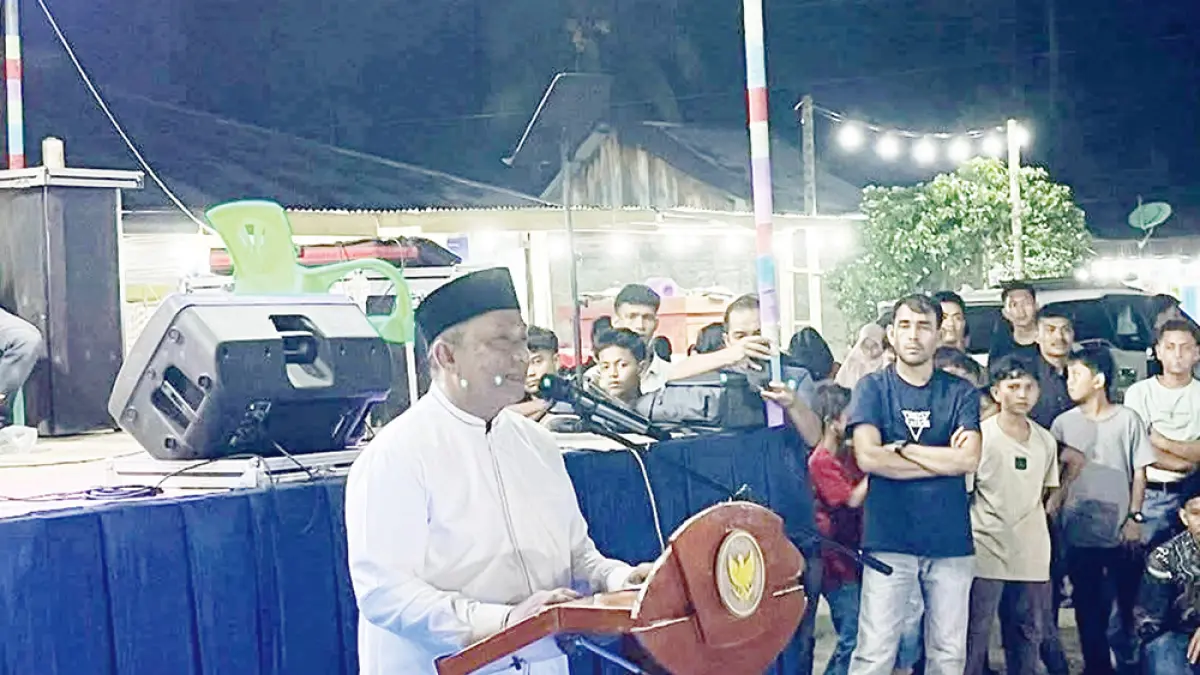 MEMBERIKAN ARAHAN: Bupati Rohul Anton memberikan arahan dan penegasan terkait peningkatan layanan BPJS Kesehatan saat memimpin Rapat Forum Komunikasi dan Kemitraan Kabupaten Rohul di ruang rapat Rumdis Bupati Rohul, Kamis (4/6/2026). (DINAS KOMINFO ROHUL UNTUK RIAU POS)
