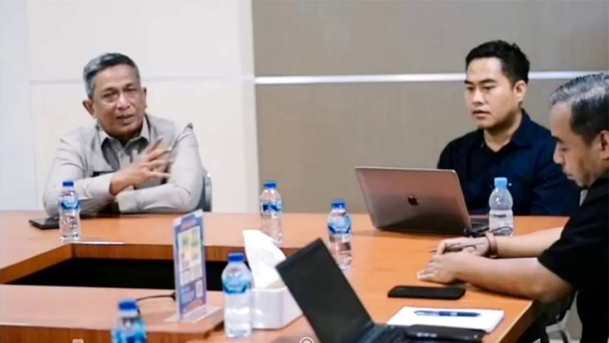 Bupati Rohul Anton berbincang dengan perwakilan PT Pertamina Patra Niaga Regional Riau di Pekanbaru, Senin (8/6/2026). Foto: Prokopim Setda Rohul untuk Riaupos.co.

