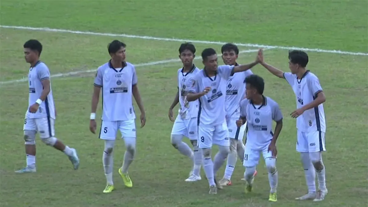 Pemain Wahaha FC merayakan gol yang dicetak M Adif Nor ke gawang 757 JKepri Jaya FC pada pertandingan Babak 32 Besar Grup R  Liga 4 Piala Presiden 2026 di Stadion Gelora Satria, Kabupaten Banyumas, Selasa (9/6/2026).TANGKAPAN LAYAR YOUTUBE PSSI TV
