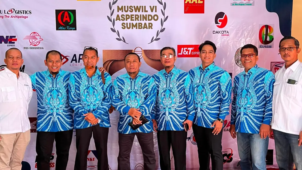 Pengurus Asperindo foto bersama saat kegiatan beberapa waktu lalu. (Istimewa)