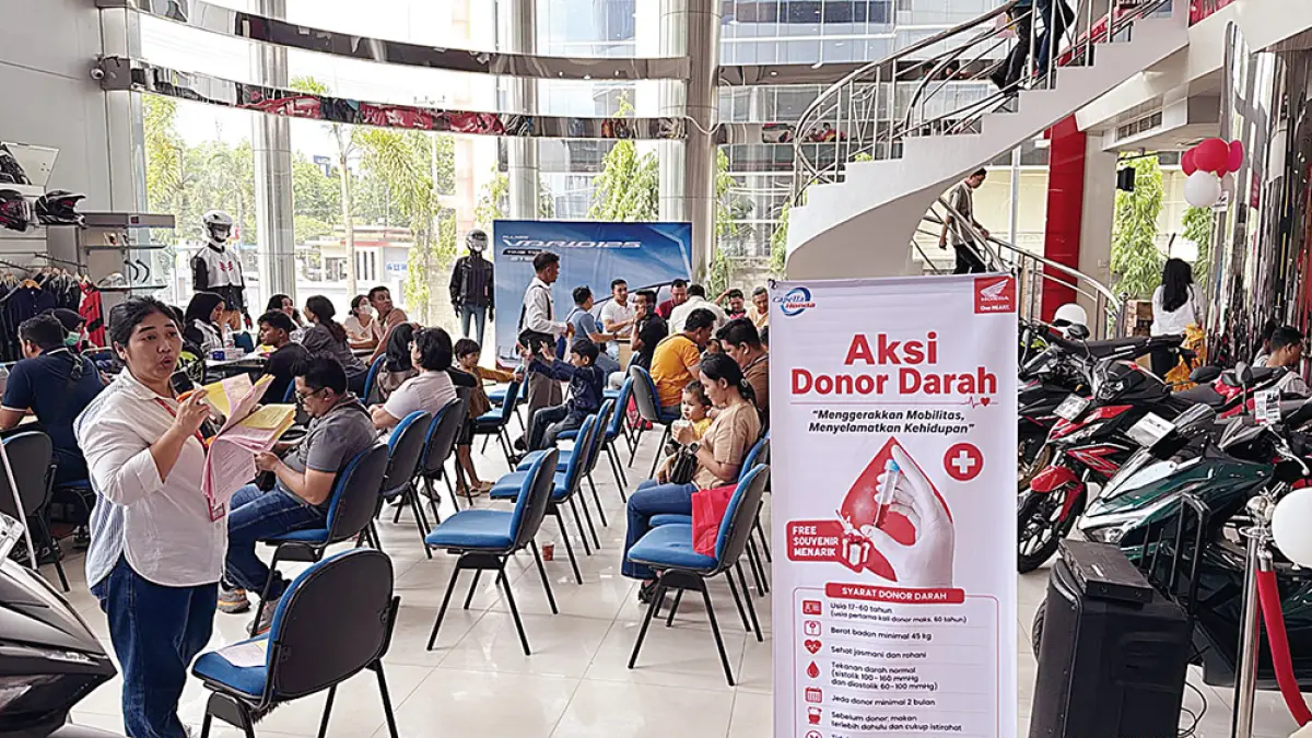 Suasana kegiatan donor darah yang digelar di Gedung Capella Honda 88, Jalan Soekarno Hatta Nomor 88, Pekanbaru, akhir pekan lalu.&nbsp;(CAPELLA HONDA 88 UNTUK RIAU POS)
