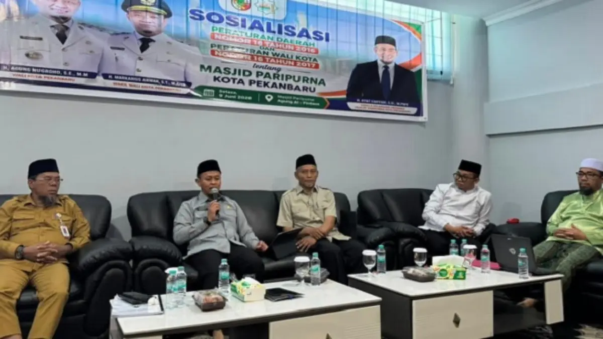 Wako Pekanbaru Agung Nugroho saat sosialisasi sekaligus penerapan Perda No 2/2016 dan Perwako 16/2017 tentang Masjid Paripurna Kota Pekanbaru di Masjid Agung Al Firdaus Tenayan Raya, Selasa (9/6/2026). (ISTIMEWA)