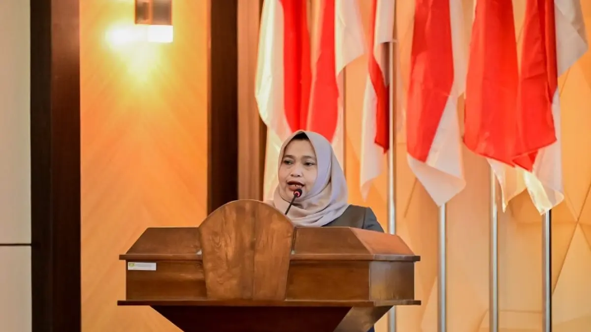 Bupati Bengkalis menyampaikan sambutan usai melantik 215 Kepala Sekolah di Ruang Dang Merdu, Lantai IV Kantor Bupati Bengkalis, Senin (8/6/2026). (Diskominfotik Bengkalis)