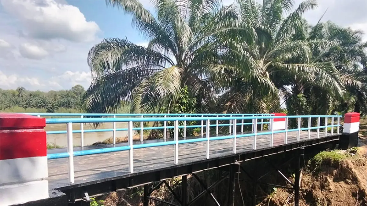 Jembatan Merah Putih Desa Sawah Kuantan Tengah-Desa Pulau Komang Kecamatan Sentajo Raya sudah rampung 100 persen, Selasa (9/6/2026). Foto Polres Kuansing