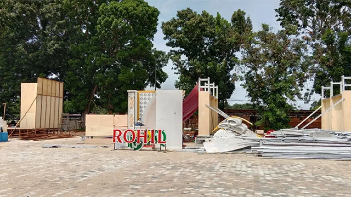 Kabupaten Rokan Hilir (Rohil) mulai membangun stand bazar MTQ di lokasi Astaqa Utama MTQ Riau ke 44 di kawasan eks Pasar Bawah-Taman Jalur Teluk Kuantan, Rabu (10/6/2026). Foto Desriandi Candra