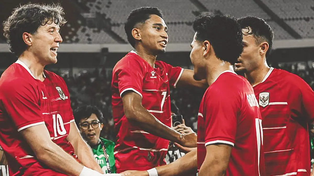 Striker Indonesia Ole Romeny (kiri) bersama rekannya melakukan selebrasi usai mencetak gol ke gawang Mozambik pada FIFA Matchday di Stadion Utama Gelora Bung Karno, Jakarta, Selasa (9/6/2026).(IG TIMNAS INDONESIA)