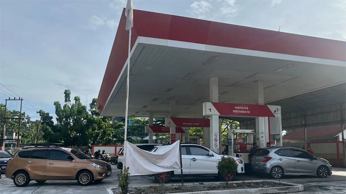 Warga mengantre BBM di SPBU Jalan Sudirman Pekanbaru, Rabu (10/6/2026). Ft Soleh Saputra
