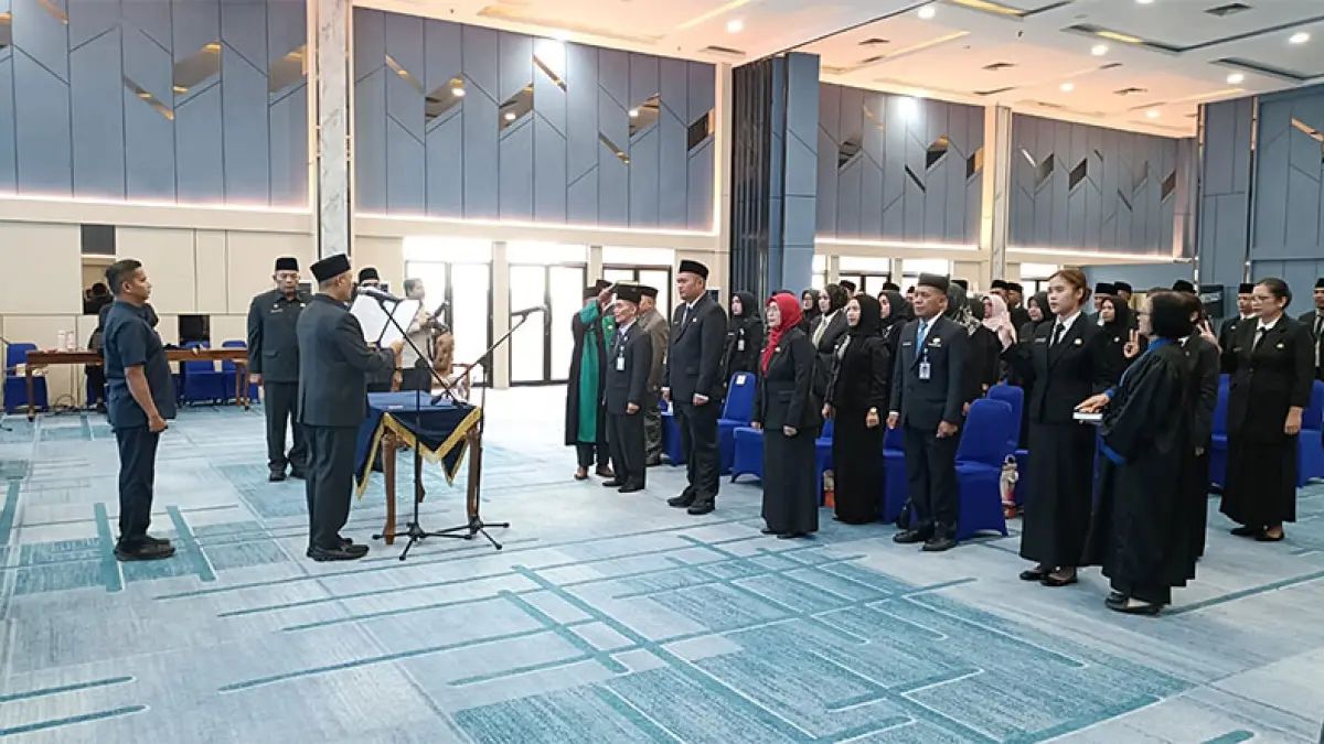 Wawako Pekanbaru Markarius Anwar melantik 42 pejabat. (Istimewa)
