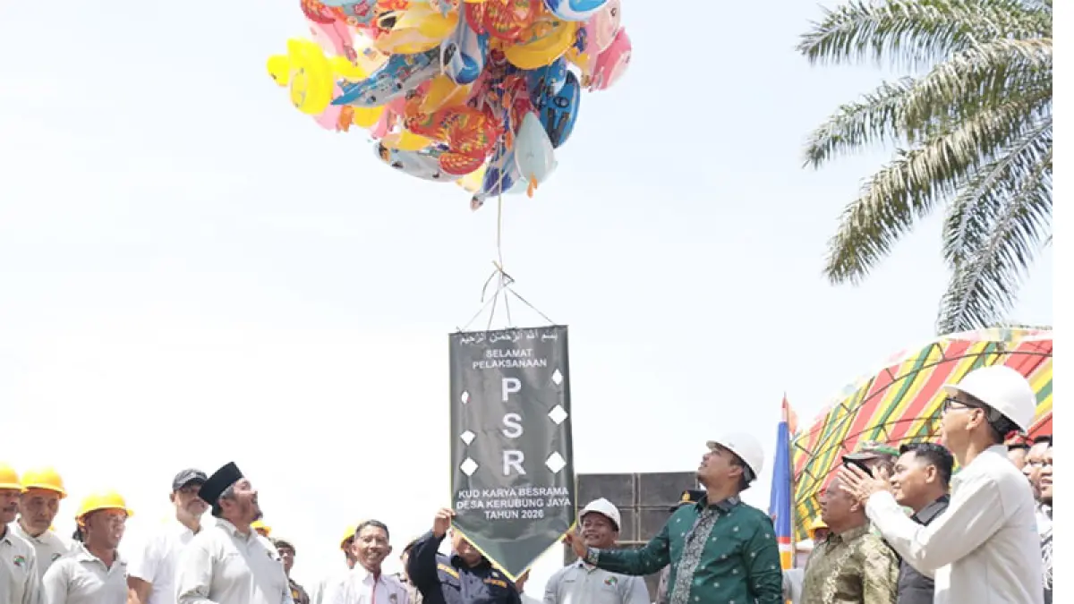 &nbsp;Bupati Ade Agus Hartanto didampingi Ketua DPRD Sabtu Pradansyah Sinurat dan pejabat lainnya melepas balon tanda dimulainya program PSR, Rabu (10/6/2026). Foto Diskominfotik Inhu
