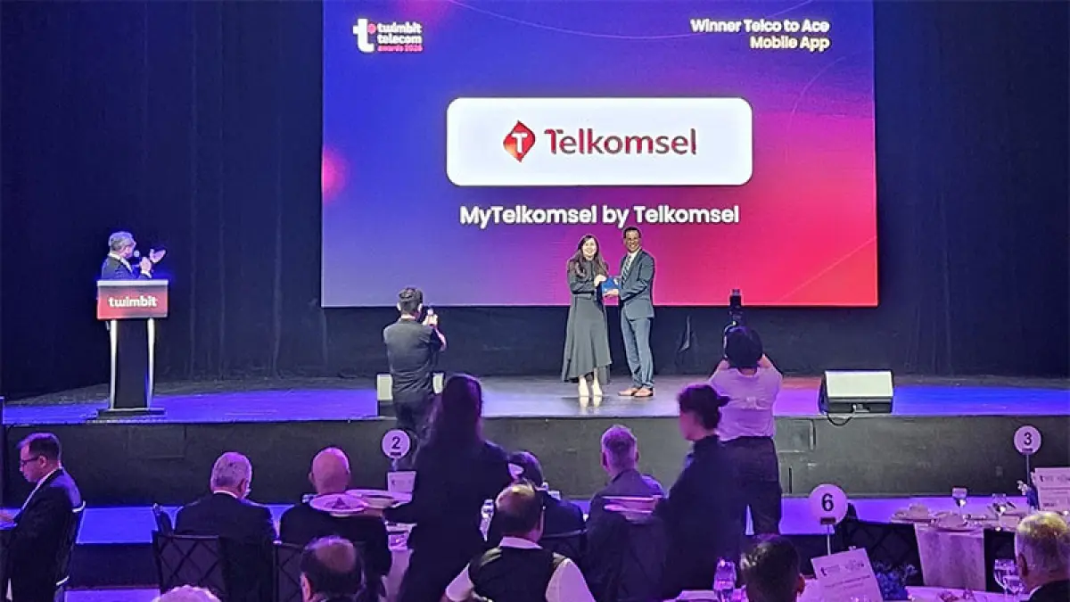 Direktur IT Telkomsel Joyce Shia, meraih Twimbit Trailblazer Award atas kepemimpinan transformasi AI yang terukur dan memberikan dampak nyata bagi organisasi dan pelanggan. (Istimewa)