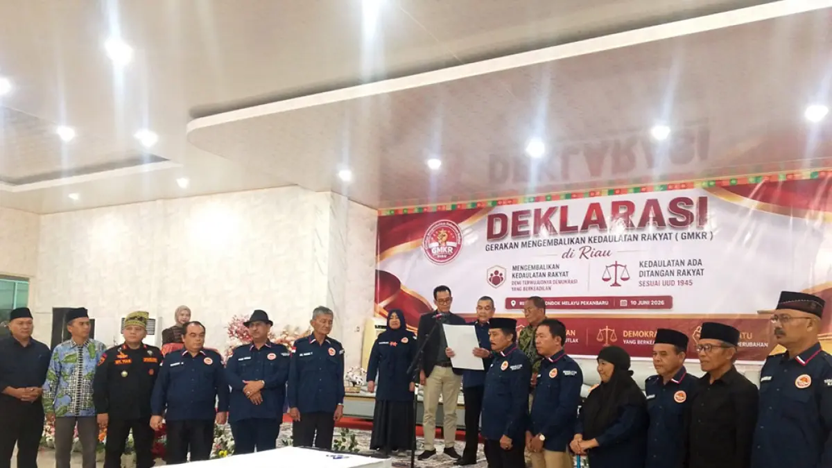 FOTO BERSAMA: Para tokoh dan pengurus GMKR Riau saat pendeklarasian, Rabu (10/6/2026).  (HERIANTO BASERAH/RIAU POS)