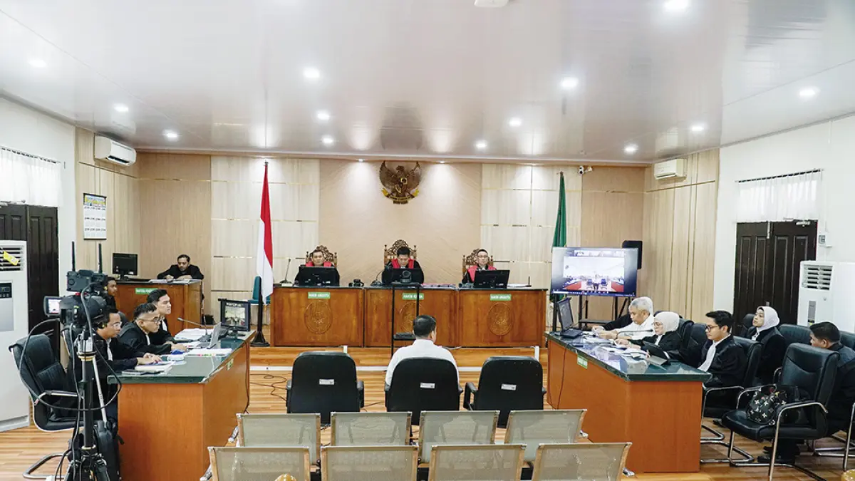Mantan Tenaga Ahli Gubernur Riau Dani M Nursalam memberikan keterangan sebagai saksi di Pengadilan Tipikor Pekanbaru, Rabu (10/6/2026). (MHD AKHWAN/RIAU POS)