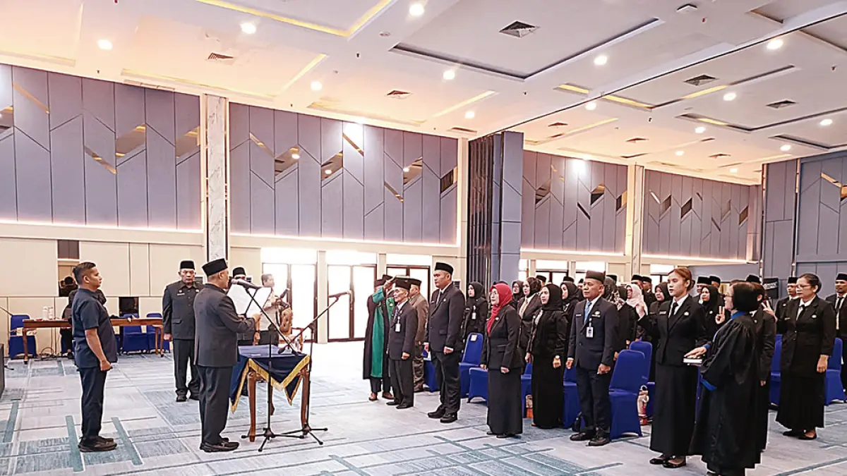 PELANTIKAN:  Wakil Wali Kota Pekanbaru Markarius Anwar melantik 42 pejabat eselon II, III, dan IV, Rabu (10/9/2026). (PEMKO PEKANBARU UNTUK RIAU POS)
