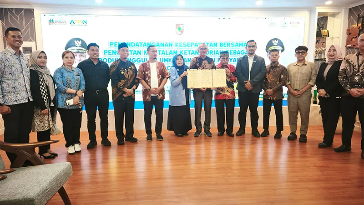 Penandatanganan Kesepakatan bersama penguatan kue talam durian sebagai produk unggulan UMKM dan sajian penyambutan khas Kota Pekanbaru, Kamis (11/6/2026). (M ALI NURMAN)