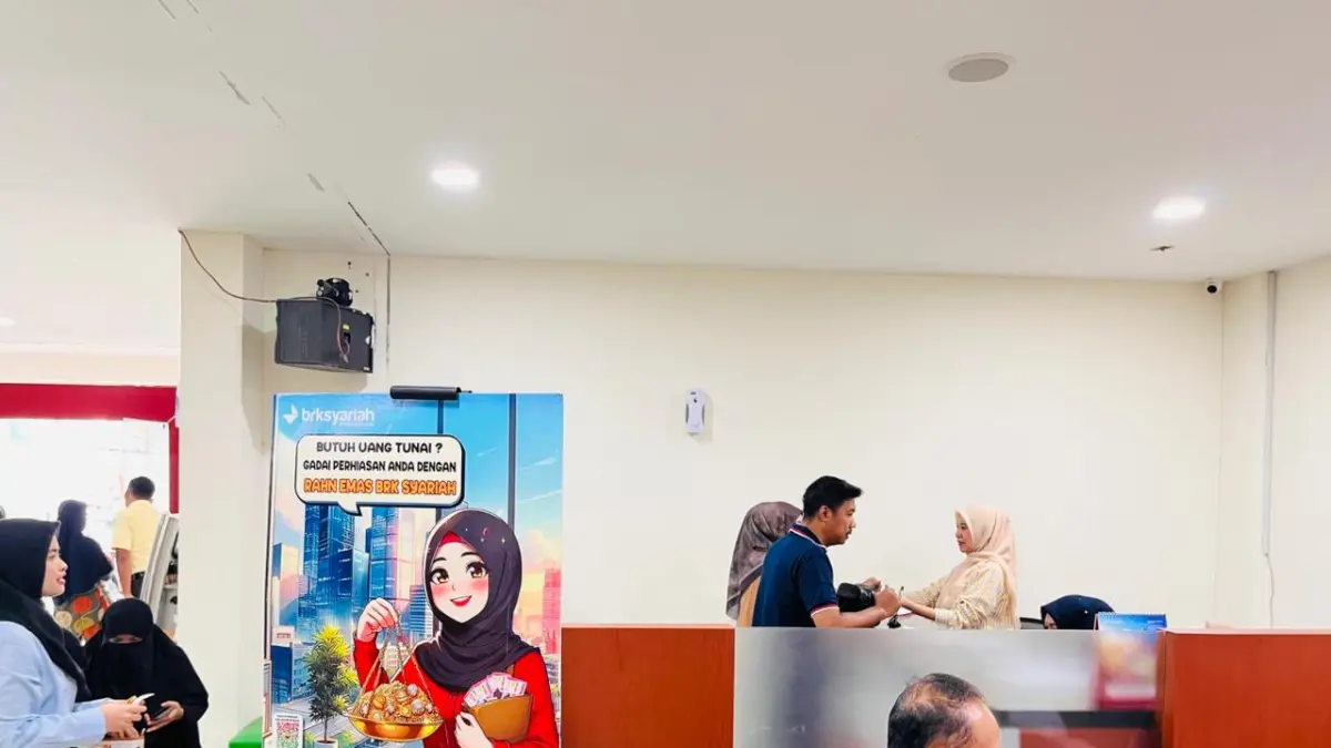 Suasana Pelayanan Rahn Gadai Emas di BRKS Arifin Ahmad, Pekanbaru