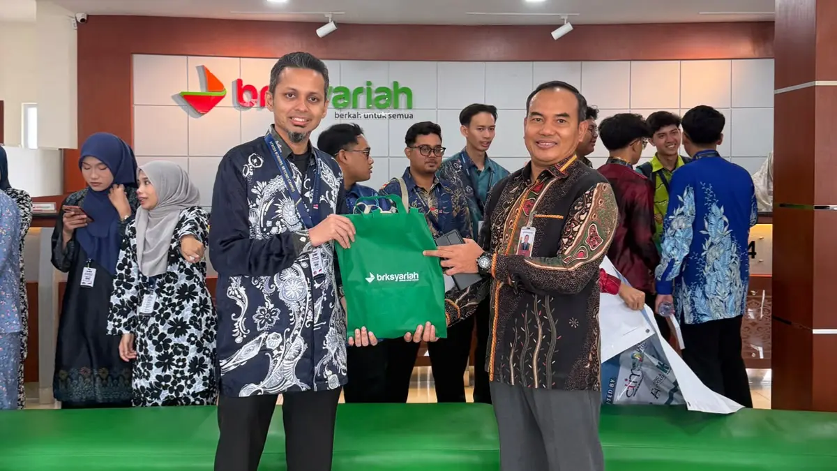 BRK Syariah Cabang Dumai menerima kunjungan studi banding dari University Malaysia Kelantan (UMK), Kamis pagi (11/6/2026).

&nbsp;