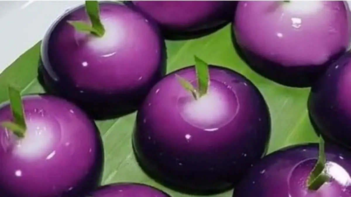 Khanom Leum Keum, dessert khas Thailand yang sempat viral berbahan santan. (Instagram) 
