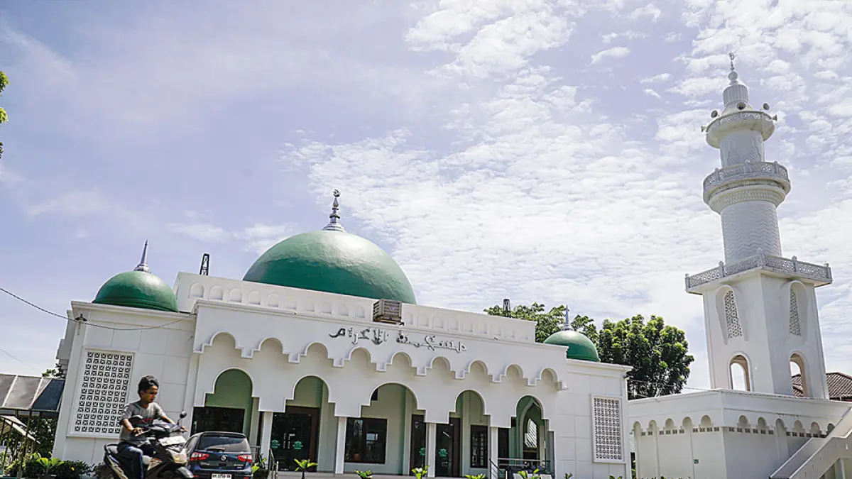 MASJID: Masjid Al-Ikhram di Jalan Cemara Kipas, Kecamatan Binawidya, Rabu (10/6/2026). Pemko Pekanbaru mendorong masjid-masjid paripurna untuk menjadi  Masjid Paripurna Mandiri. (MHD AKHWAN/RIAUPOS)