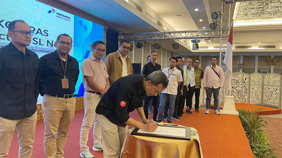 Penandatanganan piagam Komitmen Penguatan Kepemimpinan dan Sinergi pada Contractor Synergy Forum di Duri, baru baru ini. (PHR untuk riaupos.co)