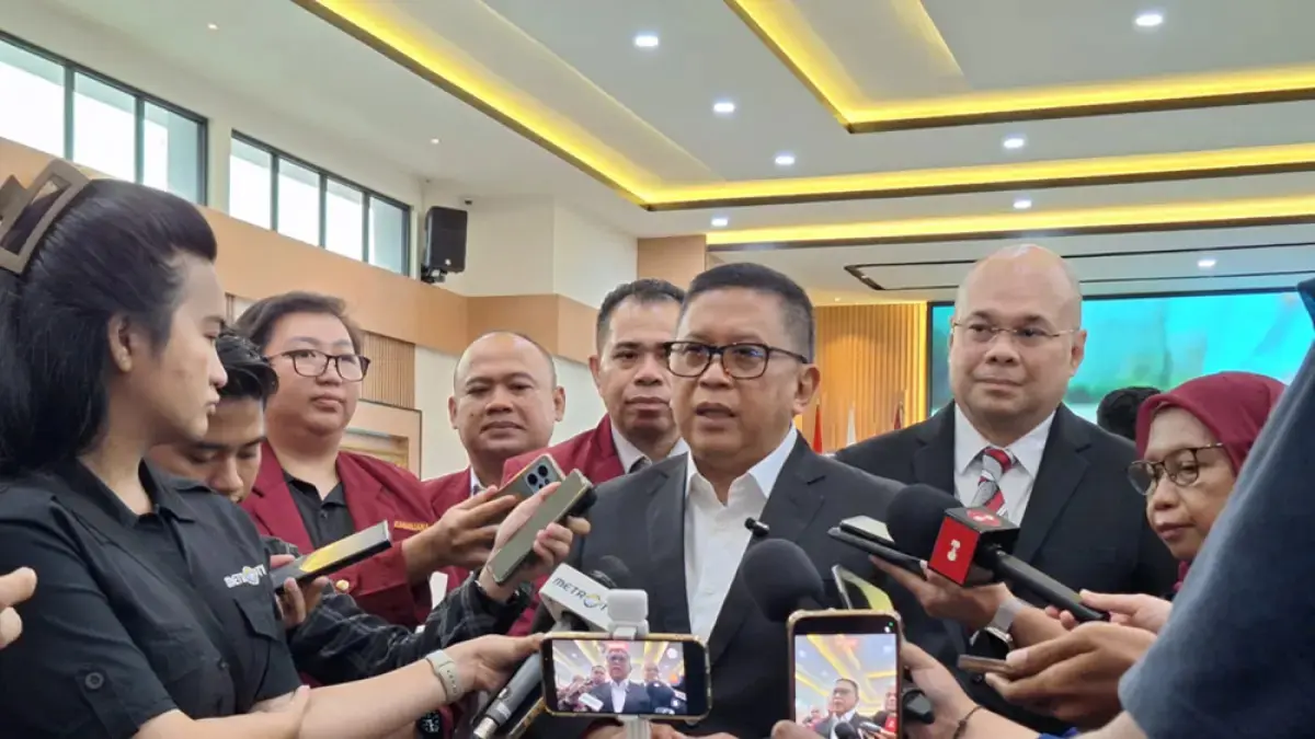 Sekjen PDI Perjuangan Hasto Kristiyanto saat memberikan keterangan kepada wartawan usai mengisi kuliah umum di Universitas Bung Karno (UBK), Jakarta Pusat, Kamis (11/6/2026). (Muhamad Ridwan/Jawa Pos)
