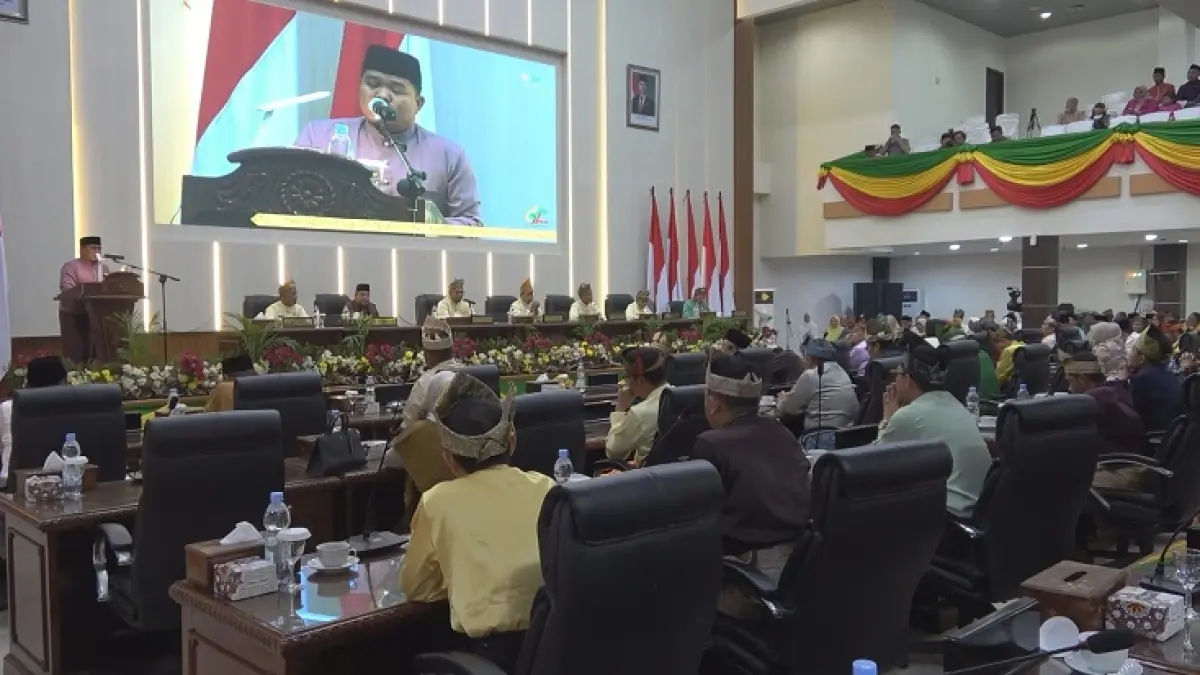 Anggota DPRD Inhil mengikuti Rapat Paripurna Milad Inhil ke-61 tahun di Ruang Sidang Utama DPRD Inhil, Minggu (14/6/2026)(DISKOMINFO INHIL)