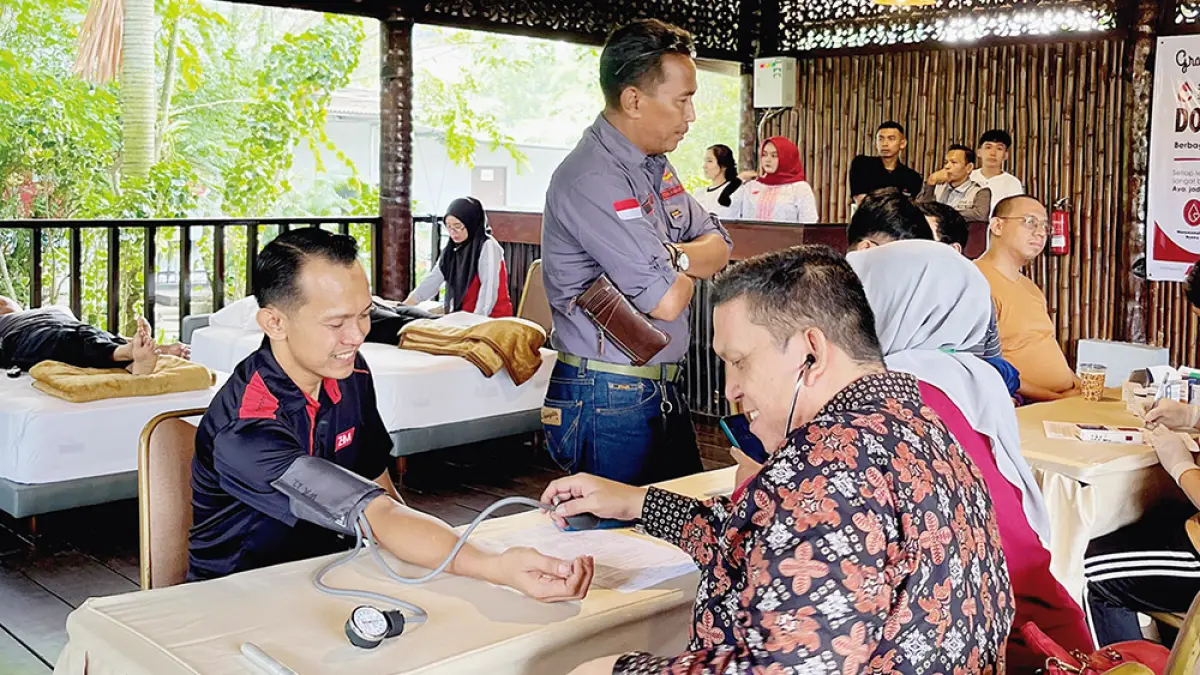 DONOR DARAH: Suasana kegiatan donor darah yang digelar Grand Zuri Duri di Anggrek Lounge Grand Zuri, belum lama ini. (GRAND ZUHRI DURI UNTUK RIAU POS)