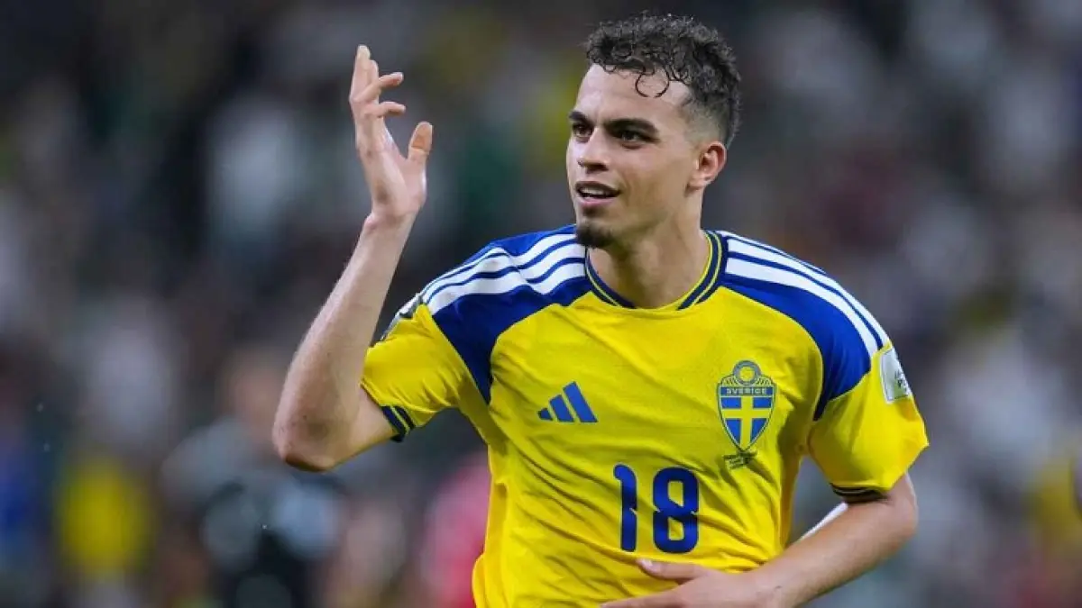 Yasin Ayari menyumbangkan dua gol untuk Swedia dalam kemenangan atas Tunisia. Pemain Brighton itu mencetak gol melalui tendangan jarak jauh pada menit ketujuh dan di waktu tambahan babak kedua. (AP/Matias Delacroix)
