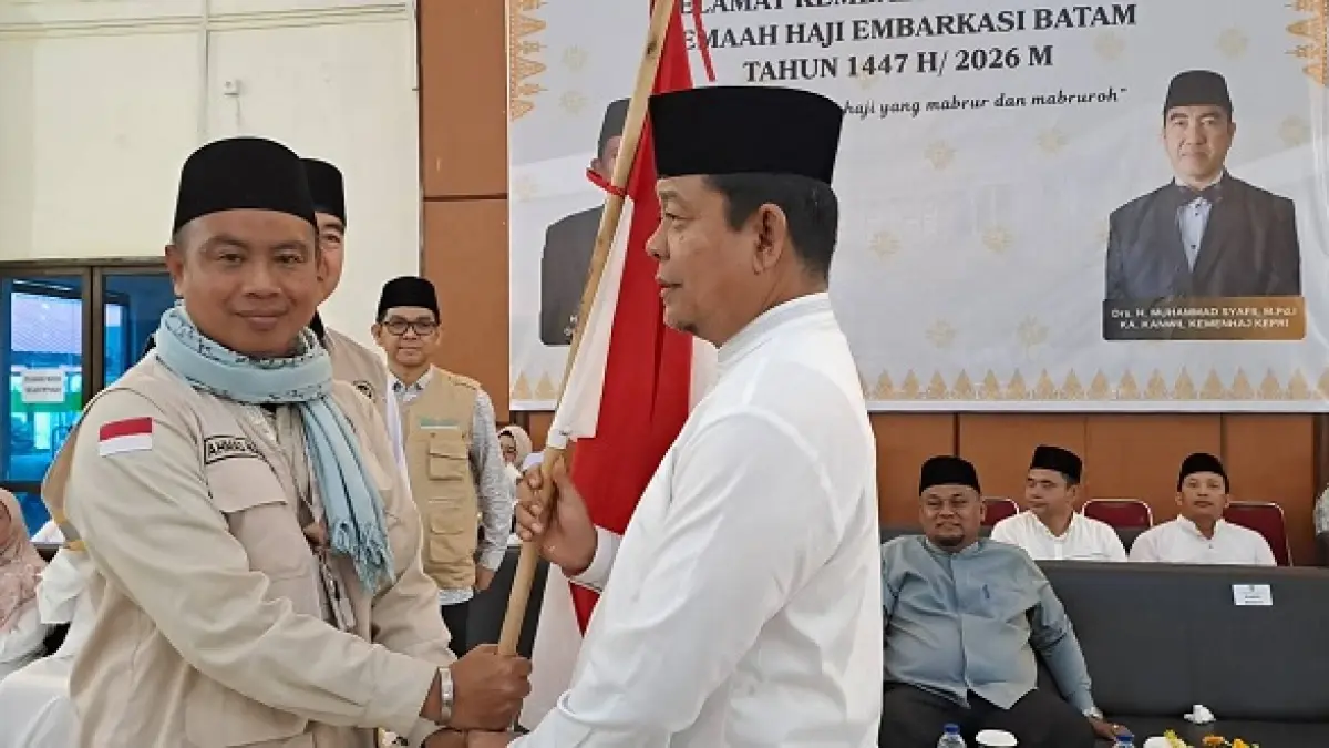 Jemaah Kloter BTH 12 menjadi penutup gelombang pertama pemulangan saat tiba di Debarkasi Batam. (Istimewa)