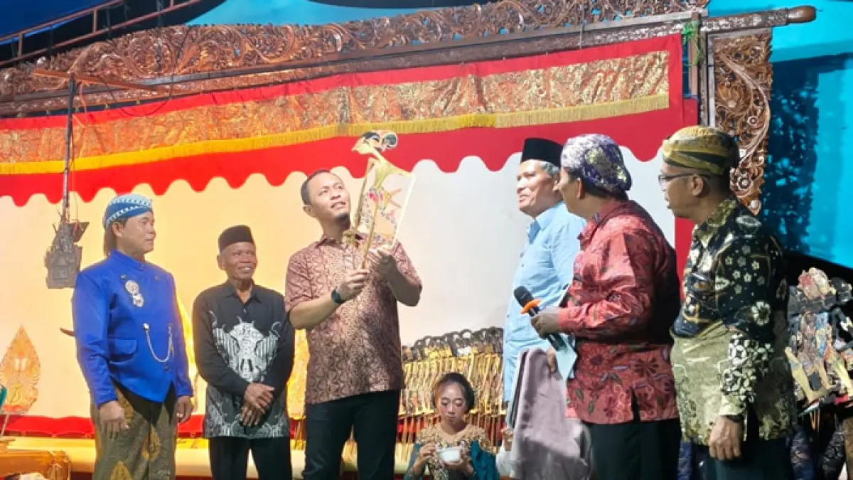 Wako Pekanbaru Agung Nugroho menghadiri pagelaran wayang kulit menyambut 1 Muharram dan Sempena HUT ke-242 Kota Pekanbaru, Senin (15/6/2026) malam. (Istimewa)
