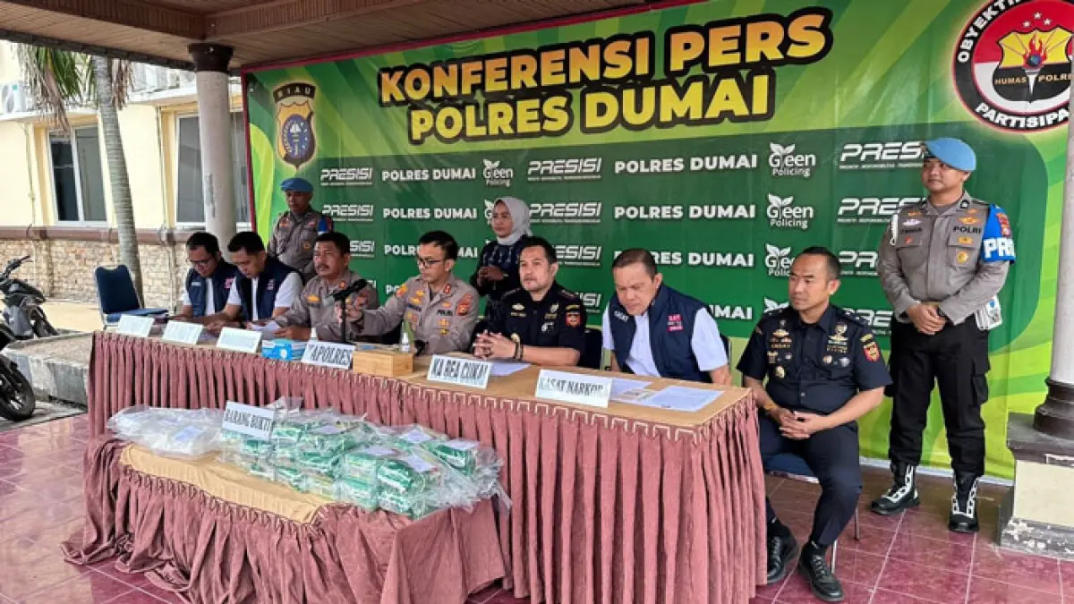 Kapolres Dumai bersama Bea Cukai Dumai saat menggelar ekspos di Mapolres Dumai terkait pengungkapan Narkotika Jenis Sabu-Sabu (17/6/2026).( Polres Dumai untuk Riaupos.co)
