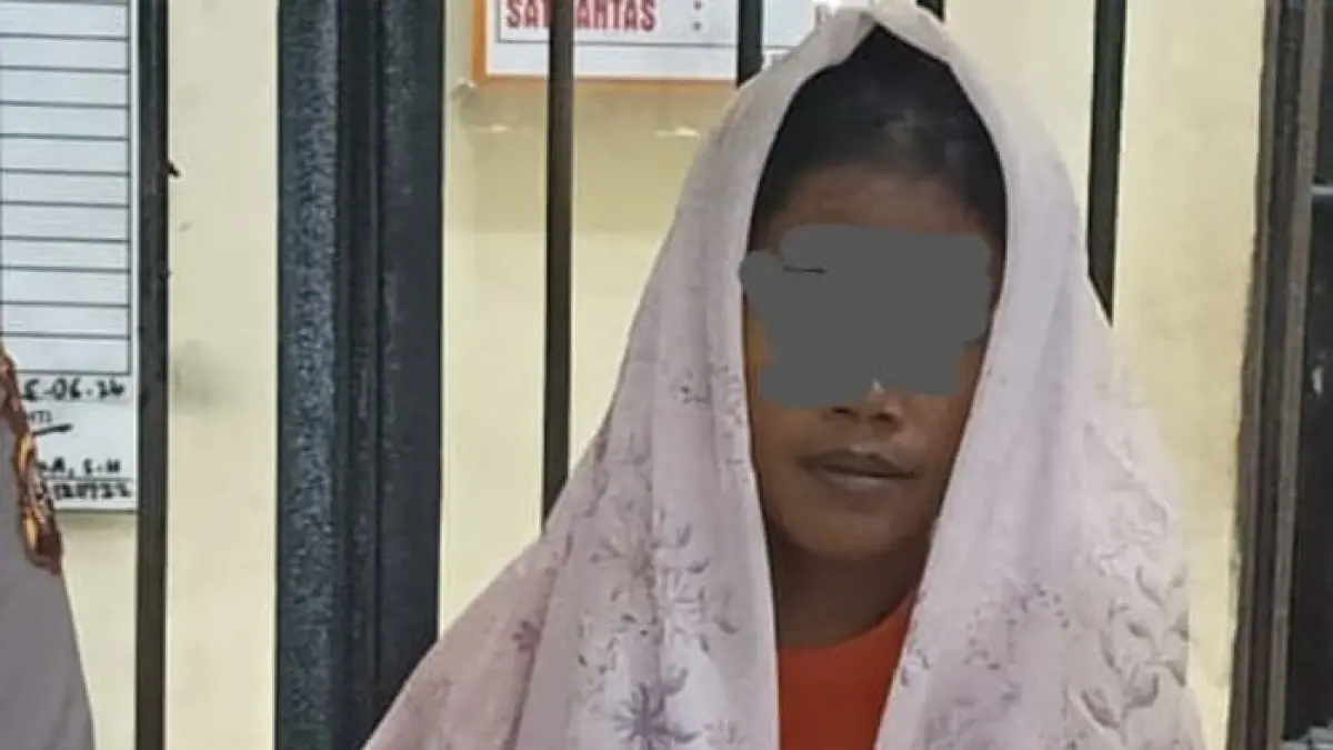 Tim Satreskrim Polres Pelalawan menahan SM (31) sebagai tersangka dalam kasus eksploitasi anak menjadi manusia&nbsp;silver yang sempat menghebohkan di Pangkalan&nbsp;Kerinci, Kabupaten Pelalawan, Jumat (12/6/2026) lalu. (Amin/Riaupos.co) &nbsp;