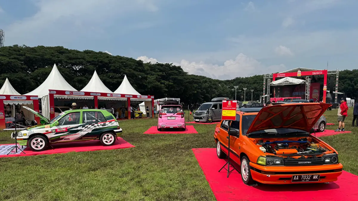 Ilustrasi pameran modifikasi mobil Daihatsu oleh komunitas pada Daihatsu Kumpul Sahabat.