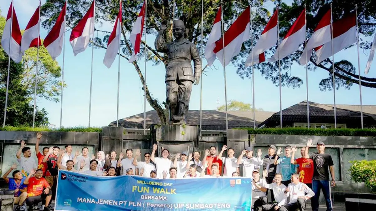 Jajaran PLN UPP Sumbagteng 2 bersama Manajemen PLN UIP Sumbagteng mengikuti fun walk dalam rangka Wellbeing Day di Kota Bukittinggi, Sumatera Barat, Selasa (16/6/2026). PT PLN (Persero) untuk Riau Pos