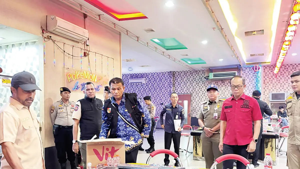SIDAK: Komisi I DPRD Kota Pekanbaru bersama kepolisian dan OPD terkait melakukan sidak di salah satu gelper Jalan Riau, Rabu (17/6/2026). (Humas DPRD Kota Pekanbaru untuk riau pos)

