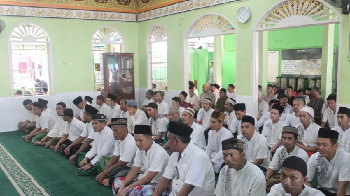 Ratusan Napi Lapas Bengkalis mendengarkan ceramah dalam acara tabligh Akbar peringatan tahun baru Islam 1448 H di Masjid Al-Ihsan Lapas Kelas IIA Bengkalis, Jumat (19/6/2026). (Istimewa)