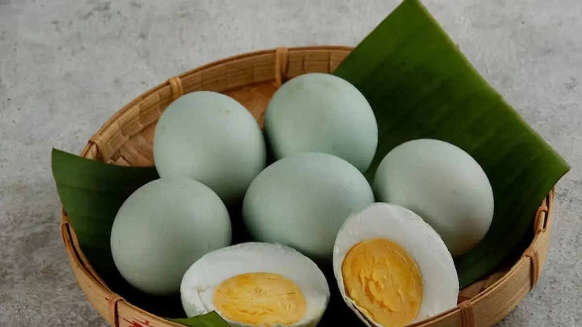 ilustrasi telur bebek. (Freepik)