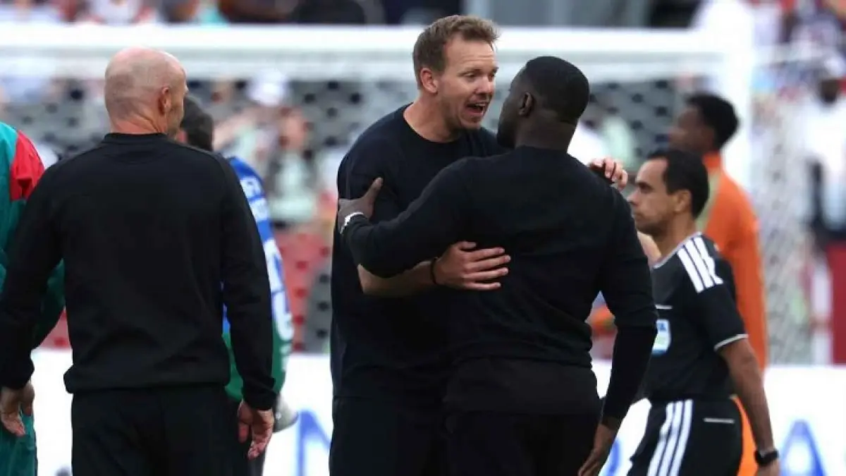 Pelatih Pantai Gading Emerse Faé dan pelatih Jerman Julian Nagelsmann berdiskusi setelah pertandingan berakhir pada Ahad (21/6/2026_ dini hari WIB. (Jan Woitas/picture alliance via Getty Images)