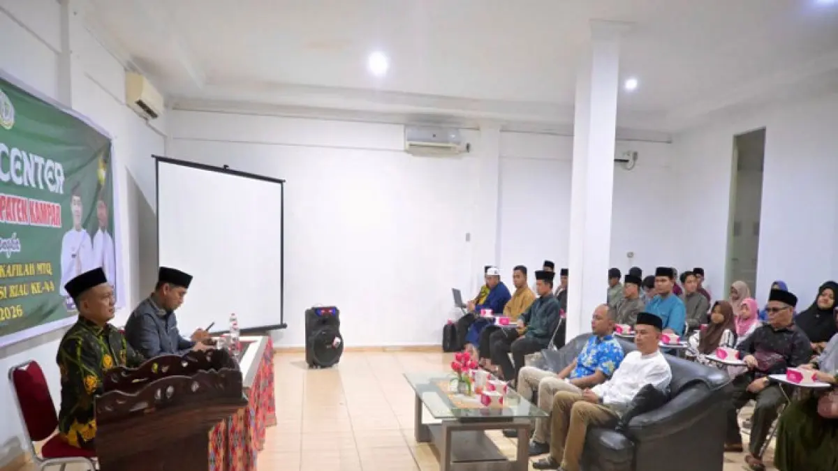 Plt Kepala Bappeda Kabupaten Kampar Yusdiyen Hadinata membuka Training Center (TC) Kafilah Kabupaten di Hotel Bangkinang Baru, Sabtu (20/6/2026). (Diskominfo Kampar untuk Riaupos.co)