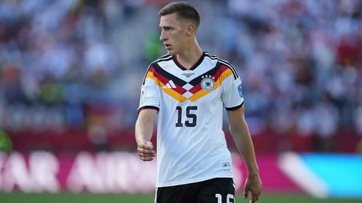 Nico Schlotterbeck akan absen di sisa Piala Dunia setelah mengalami cedera pergelangan kaki. (Getty Image)