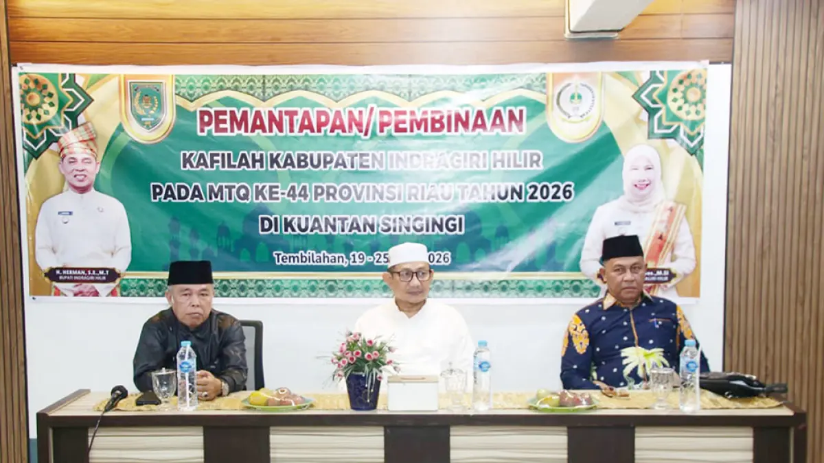 PEMUSATAN LATIHAN: Asisten III Setdakab Inhil H Padillah membuka pemusatan latihan dan pembinaan kafilah Inhil menjelang MTQ ke-44 Provinsi Riau di Tembilahan, Ahad (21/6/2026). (PEMKAB INHIL UNTUK RIAU POS)

