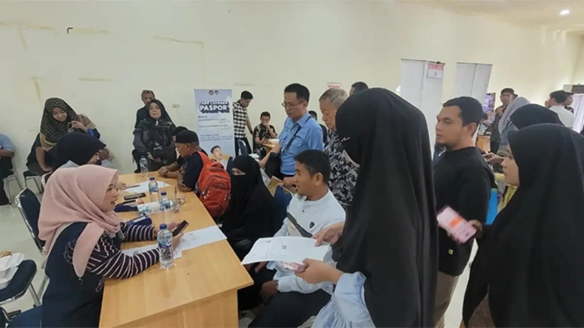 Proses layanan pembuatan paspor di booth BRI melalui e-chanel BRI di Aula Mess Bunut PT IKPP Perawang, baru-baru ini. Humas BRI untuk Riaupos.co