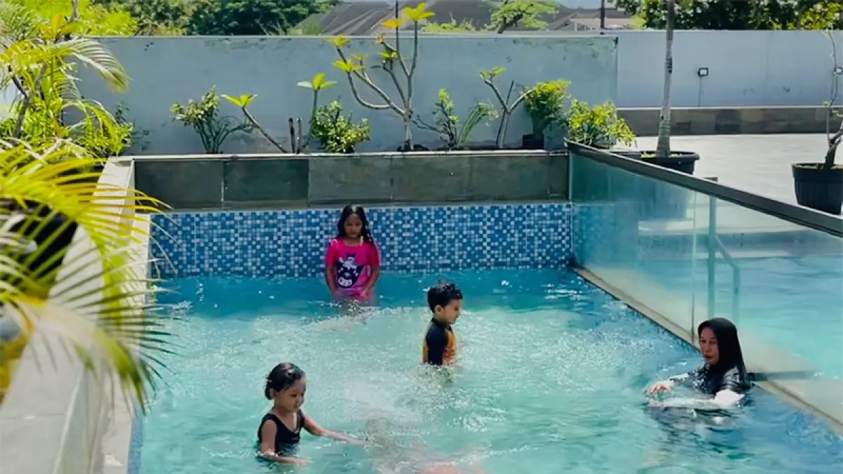 Suasana kolam renang anak di Ayola First Point Hotel Pekanbaru. (Istimewa)
