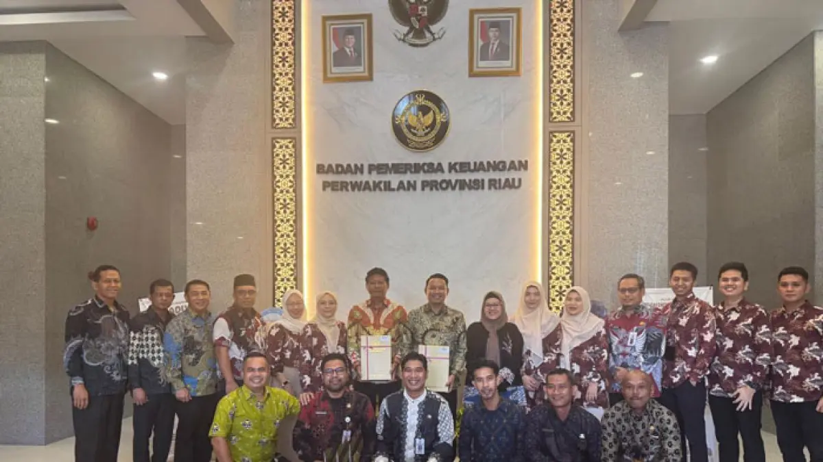 Wabup Pelalawan H Husni Tamrin SH dan Ketua DPRD Pelalawan Syafrizal, SE bersama Kepala OPD di auditorium lantai II Gedung BPK Perwakilan Provinsi Riau, Jalan Jenderal Sudirman No. 721, Pekanbaru, Kamis (18/6/2026). 